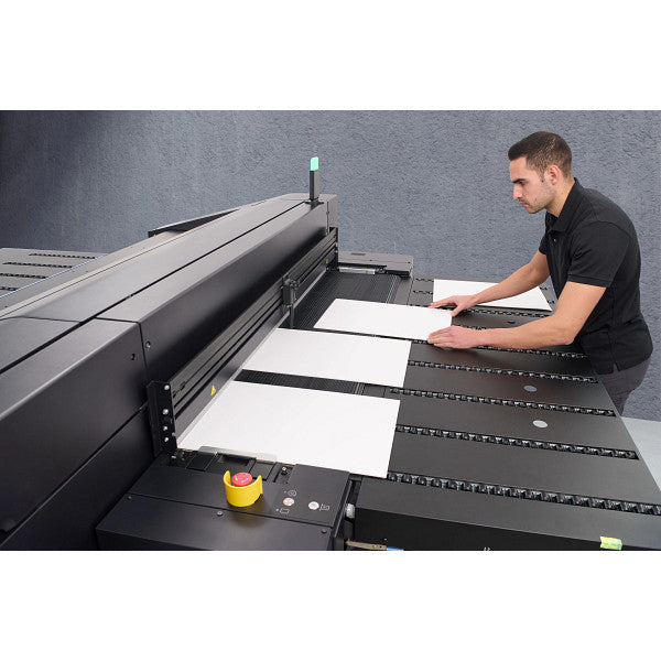 HP Latex R530 64" Flatbed Printer – A compact, all-in-one solution for versatile printing on rigid and flexible materials.