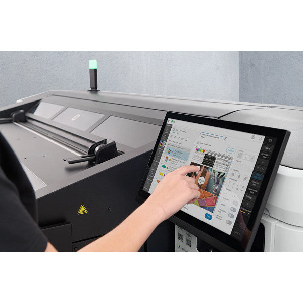 HP Latex R530 64" Flatbed Printer – A compact, all-in-one solution for versatile printing on rigid and flexible materials.